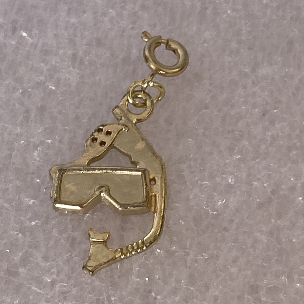 NWOT - Roatan, Honduras - Diamonds International Hanging Scuba Charm